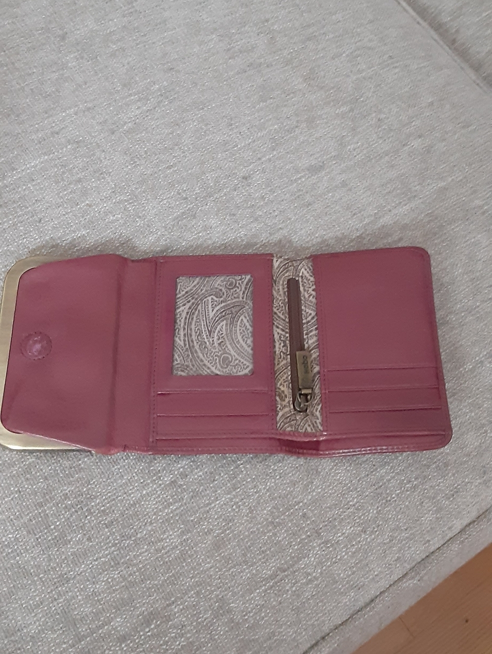 HOBO INTERNATIONAL BURGUNDY LEATHER SMALL WALLET - Picture 4 of 12
